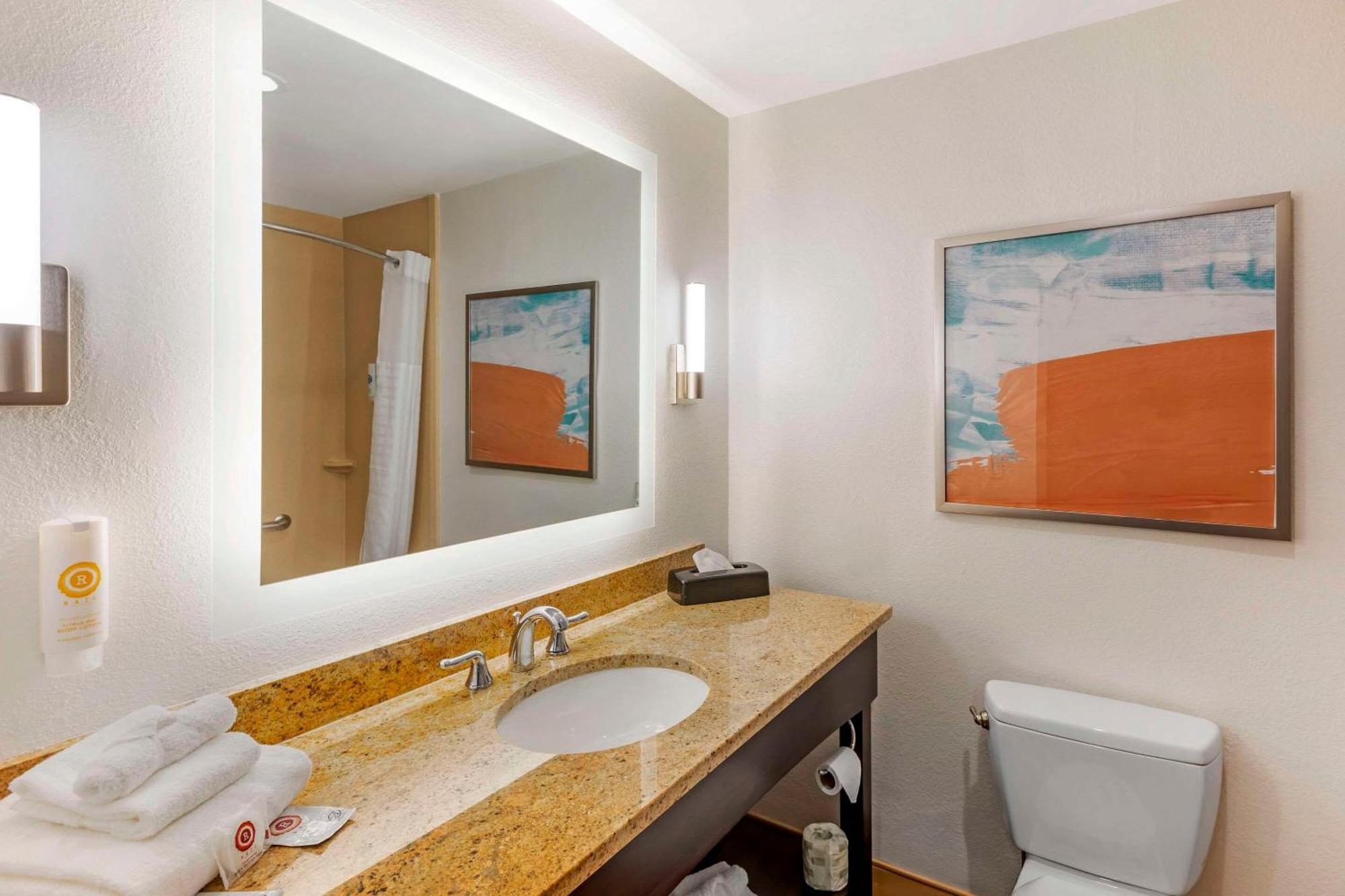 Comfort Inn & Suites Verona At Turning Stone Resort Casino Buitenkant foto
