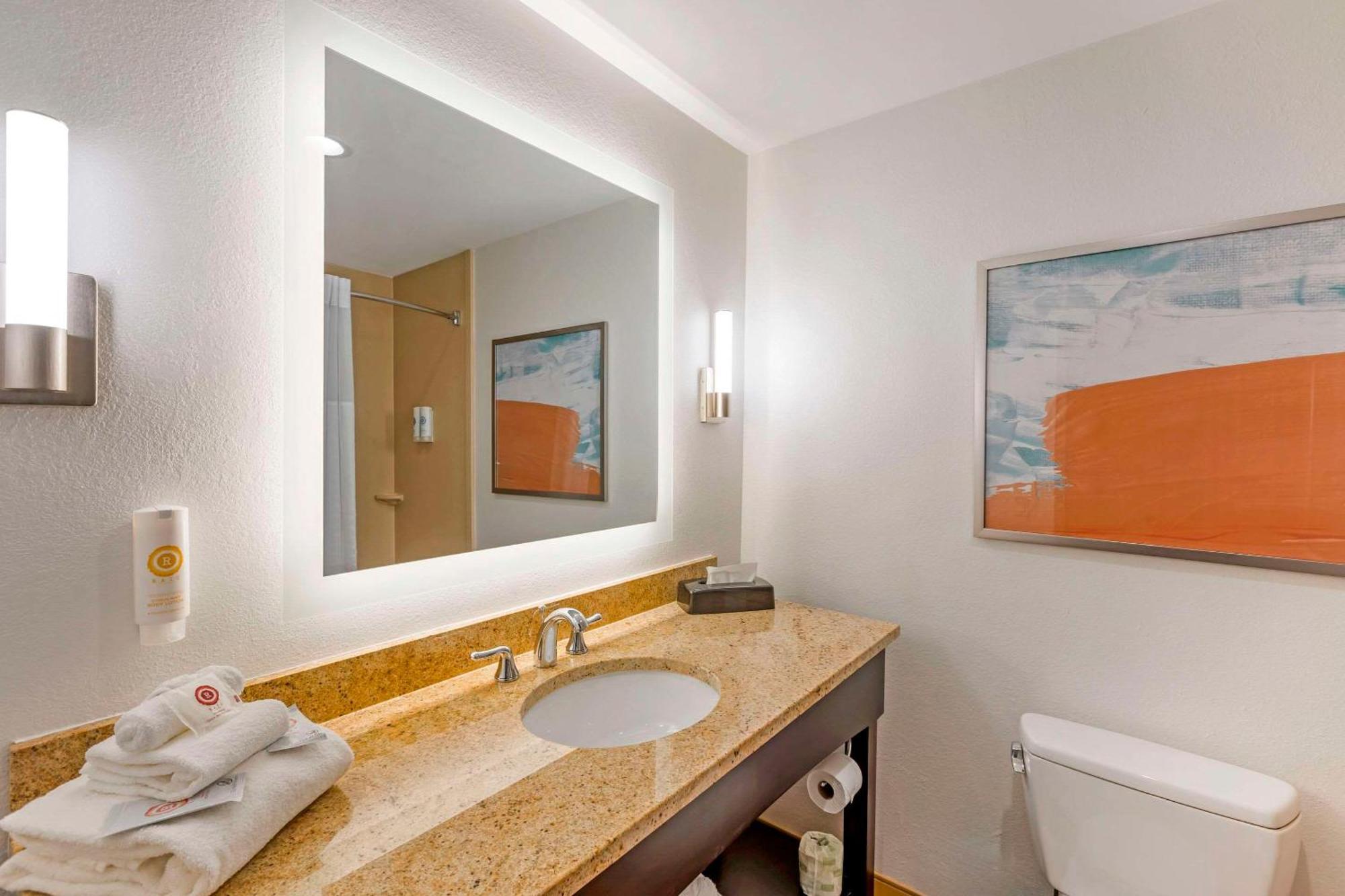 Comfort Inn & Suites Verona At Turning Stone Resort Casino Buitenkant foto